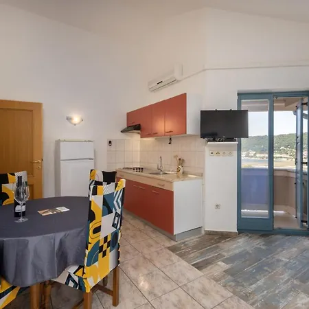 In With Sea View, Balcony, Air Conditioning, Wifi 3321-4